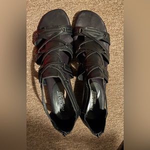 GUC: A beautiful pair of Aerosoles sandals It’s a size 12.
